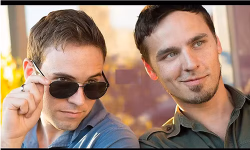 Một cặp đồng tính nam có những điều đặc biệt làm cùng nhau.