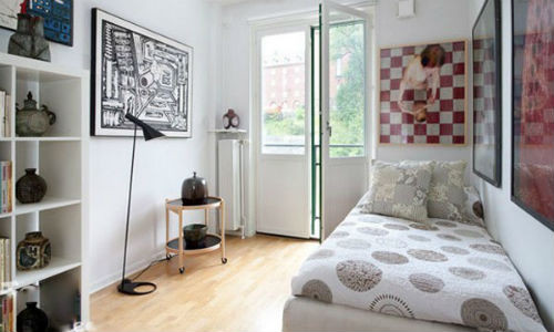 Phòng nhỏ cần đặt giường hợp lý.