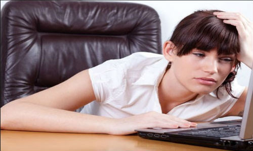 Làm việc quá sức khiến bạn mệt mỏi.