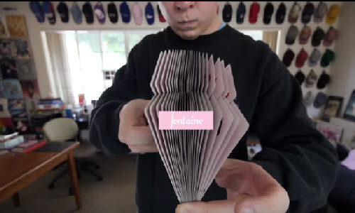 Hình ảnh cậu bé Zach Mueller biểu diễn.