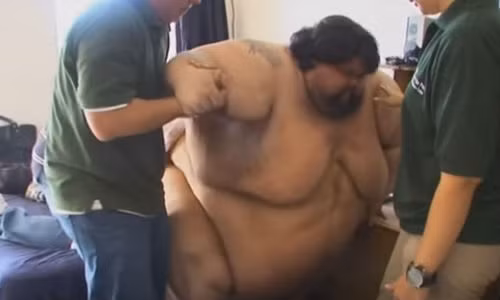 Paul Mason với trọng lượng hơn 5 tạ.