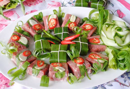 Nem chua bò nhâm nhi với bia thì còn gì bằng. Ảnh minh họa: Internet.