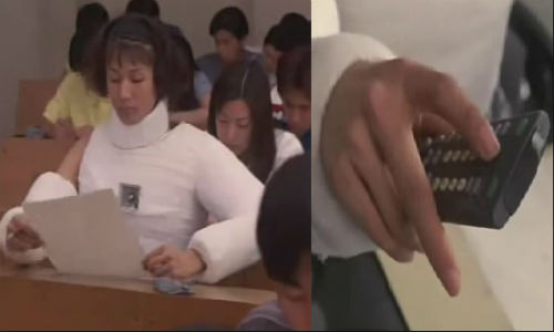 Những chiêu trò giở tài liệu “có một không hai” của học trò.