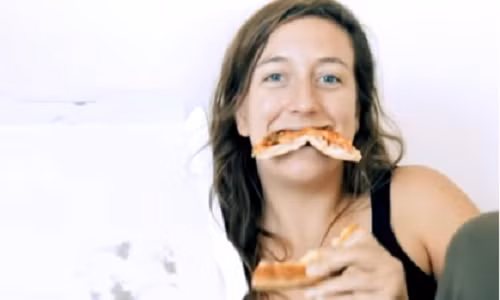 Người độc thân có thể ăn bất cứ thứ gì mà không ai phàn nàn.