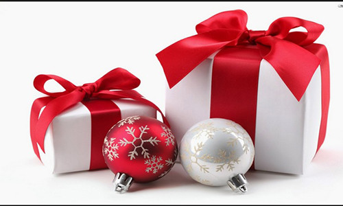 Hộp quà trở nên lịch sự và đẹp hơn với những chiếc nơ xinh xắn.