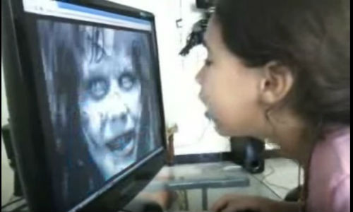 Troll dọa ma bá đạo trên máy tính.