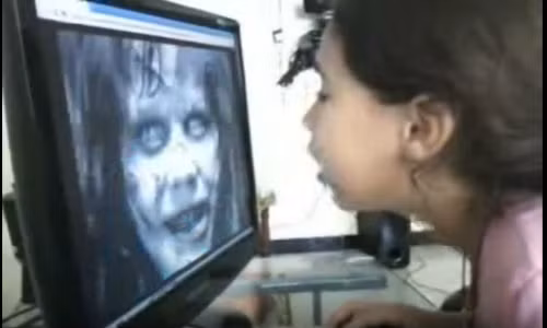 Troll dọa ma bá đạo trên máy tính.