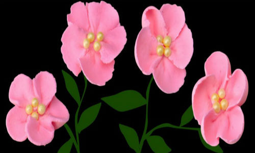 Hoa đào làm từ đất màu nặn.