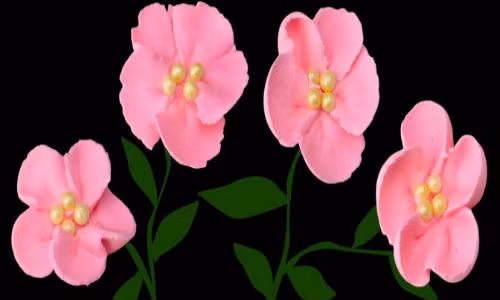 Hoa đào làm từ đất màu nặn.