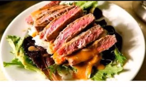 Món bít tết ngon tuyệt.