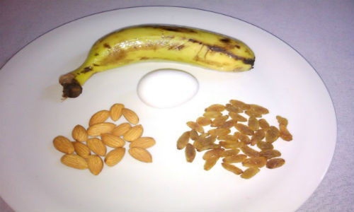 Nho khô, trứng và chuối giúp bạn tăng cân nhanh chóng.