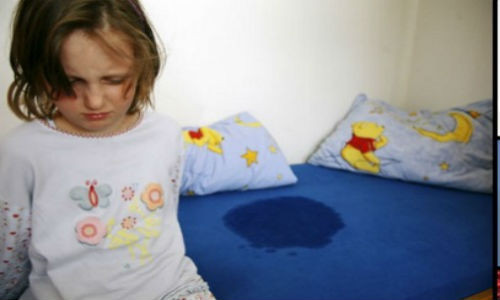 Trẻ nhỏ thường mắc bệnh đái dầm vào ban đêm.