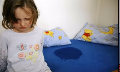 Trẻ nhỏ thường mắc bệnh đái dầm vào ban đêm.