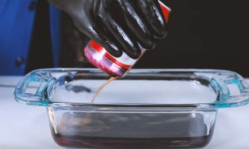 Hỗn hợp dần dần bị cháy khét.