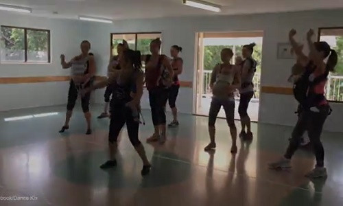 Lớp học nhảy siêu độc của các bà mẹ và em bé.