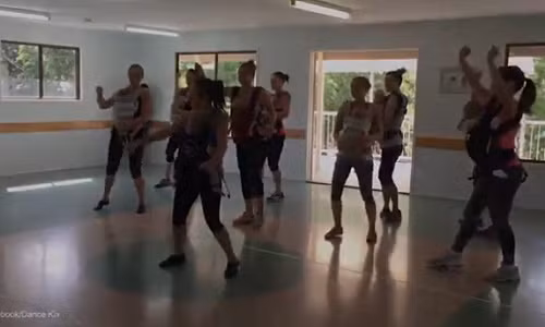 Lớp học nhảy siêu độc của các bà mẹ và em bé.