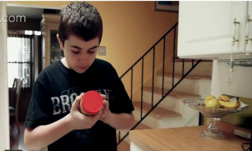 Đọc nhãn thực phẩm trước khi ăn để biết tránh các thành phần gây dị ứng cho bạn.