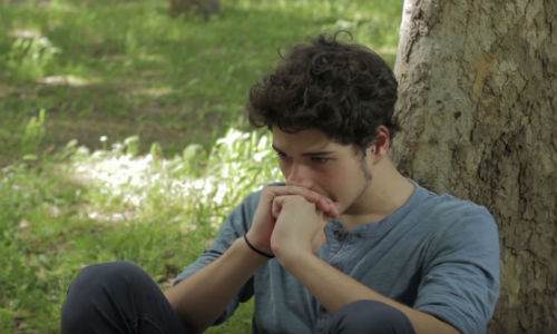 Đàn ông có thể khóc khi cô đơn.