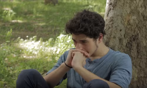 Đàn ông có thể khóc khi cô đơn.