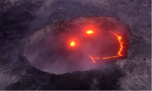 Núi lửa hình mặt cười siêu đáng yêu.