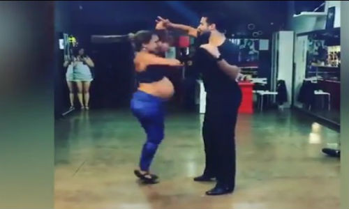 Hình ảnh màn nhảy của mẹ bầu 8 tháng.