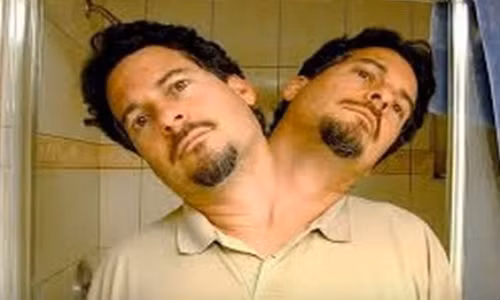 Kỳ lạ người đàn ông có hai đầu.