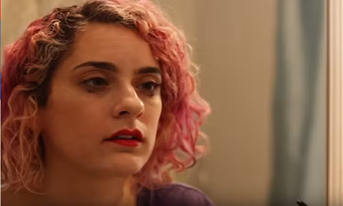 Mascara bị lem ra mắt.