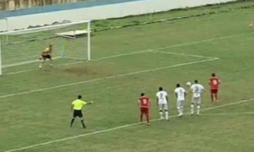 Những cú đá phạt luân lưu lạ chưa từng có.