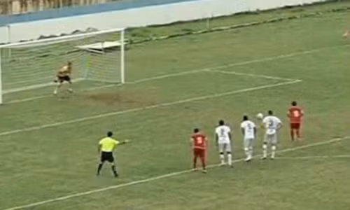 Những cú đá phạt luân lưu lạ chưa từng có.