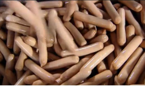 Xúc xích được sản xuất qua rất nhiều giai đoạn.