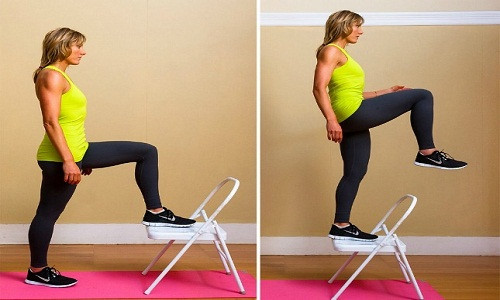 Bài tập thể dục tốt cho sức khỏe bằng một chiếc ghế.