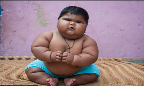 Em bé 10 tháng tuổi với cân nặng khủng.