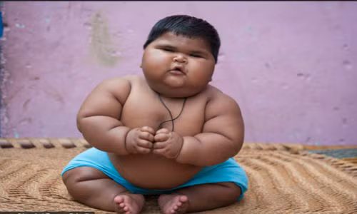 Em bé 10 tháng tuổi với cân nặng khủng.