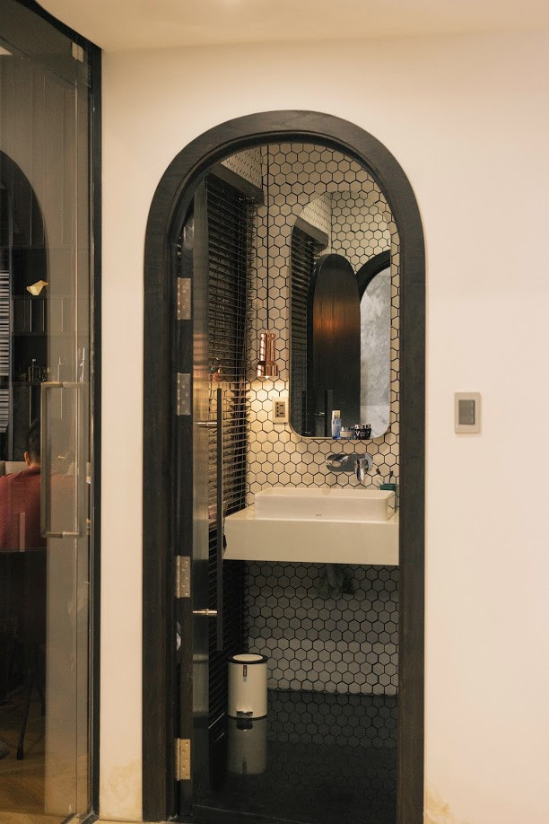 Những chi tiết nhỏ trong căn hộ cũng được chủ nhà sắp xếp ấn tượng, không quá đơn điệu.