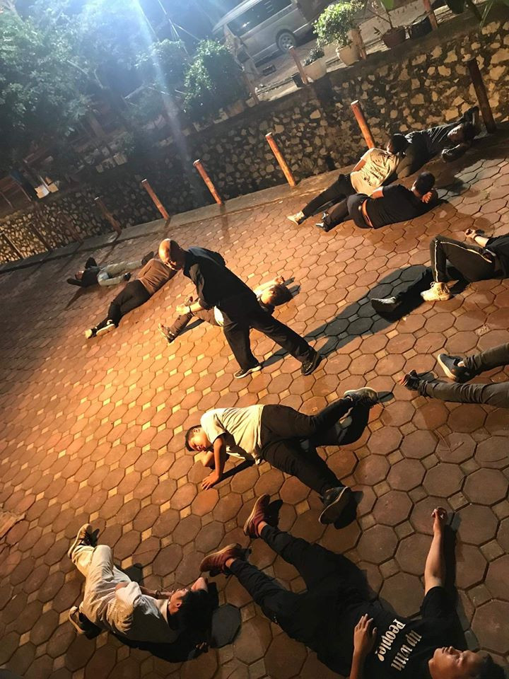 Khi nam nhân viên Công ty Phúc Cường đến nhà, Nguyễn Xuân Đường đã cùng vợ tra hỏi, đe dọa nhân viên công ty Phúc Cường. Sau đó, Nguyễn Thị Dương, Nguyễn Đức Mạnh, Phạm Ngọc Quý đã đánh gây thương tích 14% nhân viên công ty Phúc Cường.