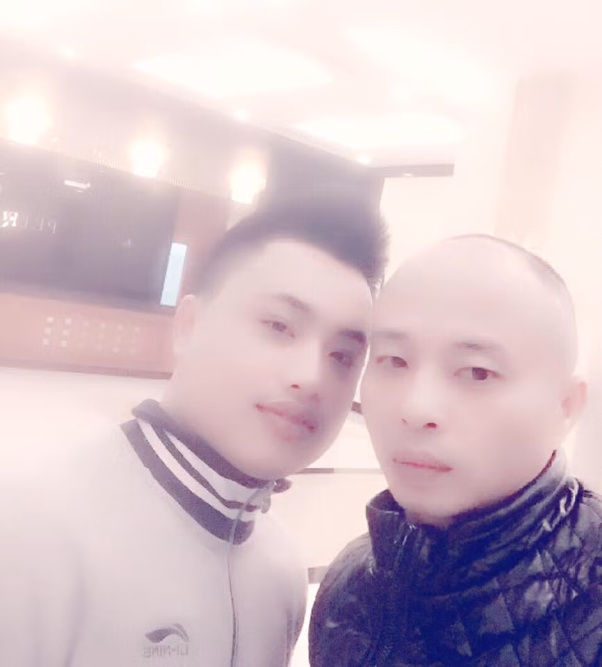 Cũng theo chia sẻ của anh Hùng, đến bây giờ, một số bị cáo đã bồi thường cho anh 70 triệu đồng, trong đó, số tiền Tiến “Trắng” khắc phục là 20 triệu đồng. Tuy nhiên, anh Hùng cho hay, từ khi xảy ra vụ việc đến nay, chi phí điều trị đã mất khoảng 150 triệu đồng.