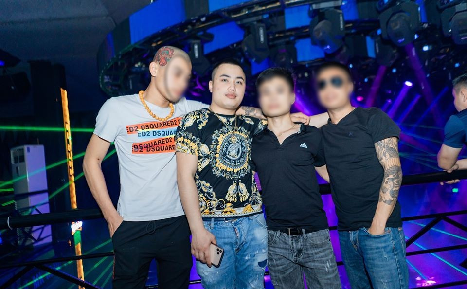 Toàn bộ quá trình gây án của nhóm côn đồ do Tiến “Trắng” cầm đầu, camera an ninh nhà anh Hùng đã ghi lại. Sau đó, Tiến “Trắng” và 13 đồng bọn bị bắt giữ. Tiến bị Công an huyện Đông Hưng (tỉnh Thái Bình) tạm giữ, tạm giam 3 tháng về tội Cố ý gây thương tích rồi được thay đổi biện pháp ngăn chặn. Nạn nhân Hùng bị thương tổn 25% sức khỏe.