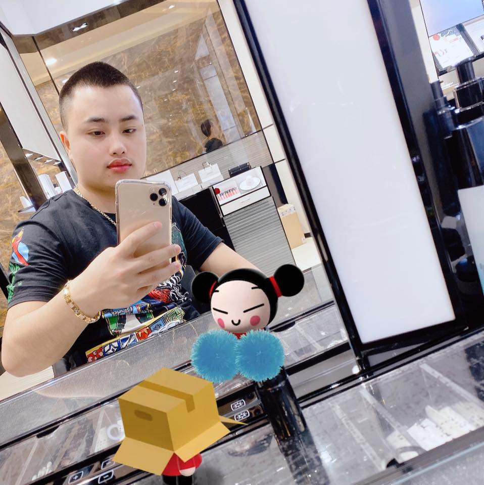 Theo tìm hiểu của phóng viên, Tiến “Trắng” được cho là con nuôi của Đường “Nhuệ” - người đang bị Công an thành phố Thái Bình điều tra về tội Cố ý gây thương tích và một loạt các sai phạm khác liên quan đến đấu thầu giá đất, ăn chặn tiền hỏa táng, cho vay nặng lãi…