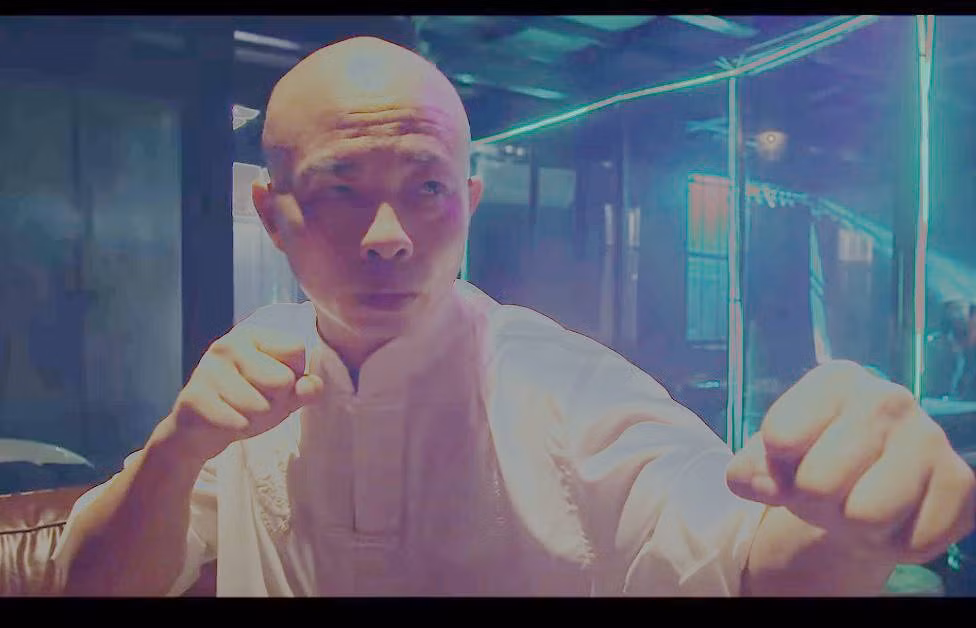 Tháng 9/2019, Tiến “Trắng” cùng đồng phạm bị TAND huyện Đông Hưng đưa ra xét xử. Tiến “Trắng” bị tòa tuyên phạm 18 tháng tù giam, 13 bị cáo còn lại nhận từ 12 tháng tù treo đến 21 tháng tù giam. Tuy nhiên, do có kháng cáo của một số bị cáo nên đến nay, Tiến “Trắng” chưa phải thi hành án. (Tiến "Trắng" là con nuôi, cánh tay đắc lực của Đường Nhuệ)