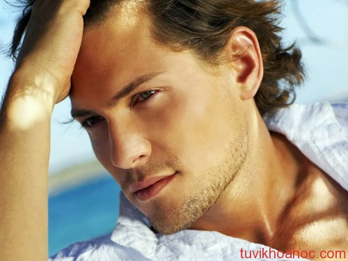 2. Tai nhỏ: Những anh chàng tai nhỏ cũng khéo léo trong khoản ăn nói. Tuy nhiên, mức độ thật giả trong từng lời nói của họ không ai có thể chắc chắn được, cảm giác nói như đùa.