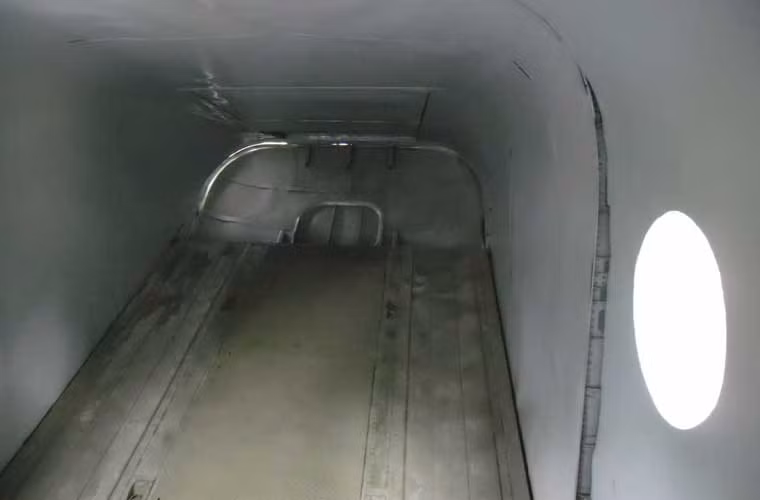 Thông thường, các bính sĩ sẽ ra vào từ cửa hậu.