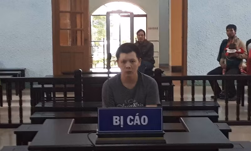 Doi ve voi nguoi cu, vo bi chong chem guc gay toi hai con dao