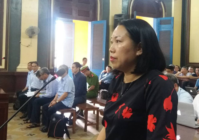 Đại diện Cơ quan Thanh tra giám sát Ngân hàng Nhà nước trả lời thẩm vấn tại tòa.