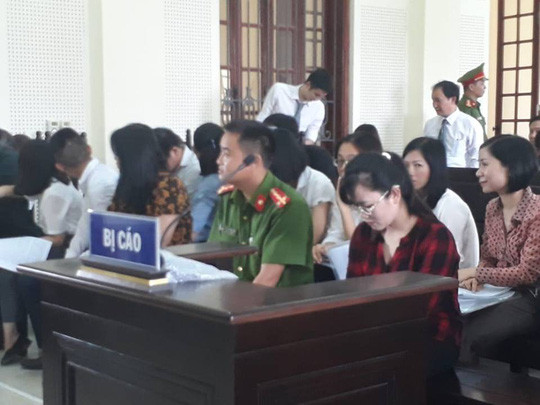 Các bị cáo tại phiên tòa sáng ngày 26-6