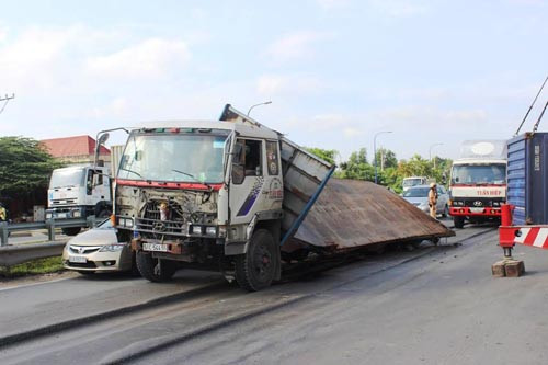 Lien tiep tai hoa tren dai lo nghin ty: Bo GTVT len tieng-Hinh-2