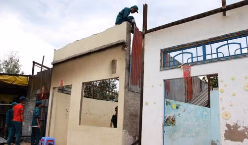 Nha roi xuong song trong dem o TP HCM: “Ngo nhu dong dat”-Hinh-4