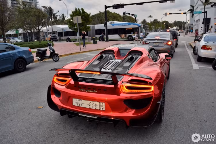 Hiện tại, do đã ngừng sản xuất nên mỗi siêu xe 918 Spyder có thể bị "thét giá" lên tới hàng triệu USD khi được bán trao tay, do Porsche chỉ sản xuất đúng 918 chiếc.