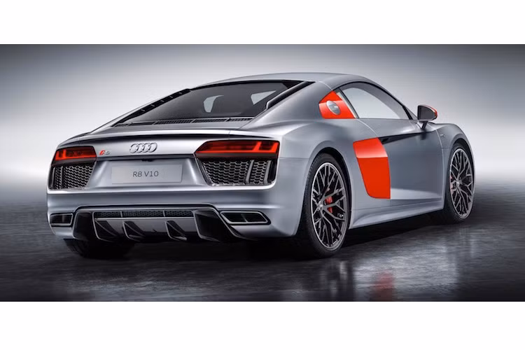 Tại thị trường Đức, Audi R8 Audi Sport Edition bản thường được bán với giá 181.900 Euro (tương đương 4,4 tỷ đồng) và bản V10 Plus có giá 205.800 Euro (tương đương 4,98 tỷ đồng). Sẽ chỉ có tổng cộng 200 chiếc gía xe R8 Audi Sport Edition được sản xuất.