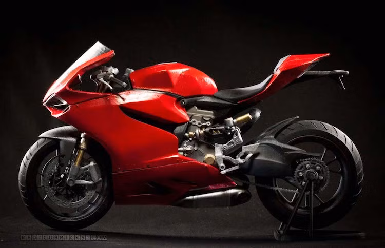 Không chỉ được sử dụng để chế tạo mô hình, công nghệ in 3D hiện còn đang được ngay cả Ducati cùng tất cả các hãng xe khác sử dụng để tạo ra các chi tiết mẫu một cách nhanh chóng. Trong tương lai, những chiếc xe ôtô, môtô thật cũng sẽ có thể được tạo ra bằng công nghệ này.