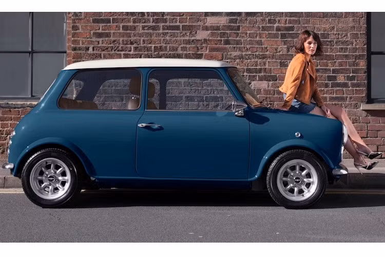 DBA cũng thay đổi một số chi tiết nhỏ trong thiết kế của xe như cụm đèn hậu full LED và lưới tản nhiệt bằng kim loại theo phong cách Aston Martin. Là một sản phẩm thủ công, từng panel thân xe đều được gò bằng tay, bên dưới chúng là bộ khung được hàn gia cường thêm các thanh chịu lực. Chất lượng hoàn thiện của vỏ xe cũng tốt hơn nhiều với những khoảng hở thân xe khít, thẳng tắp.